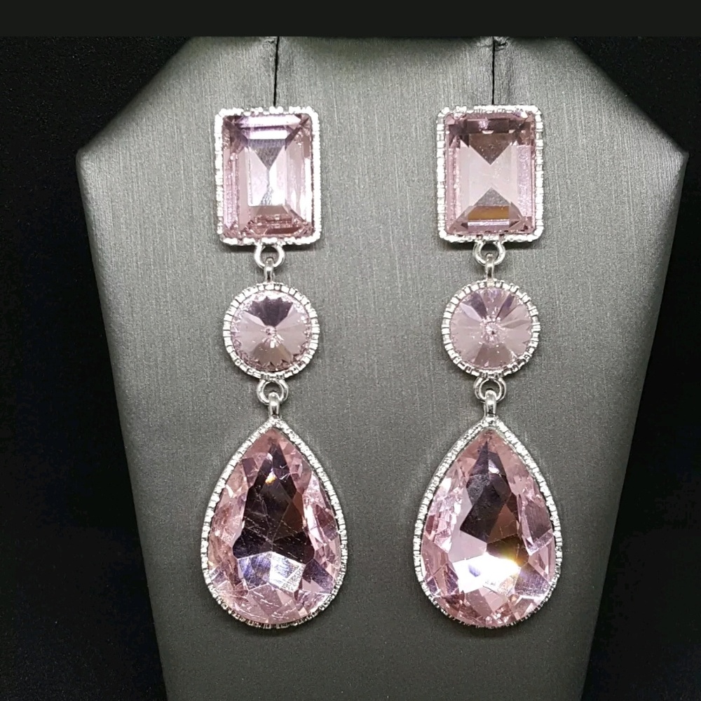 💎 Stunning Pink Crystal Earrings 💎